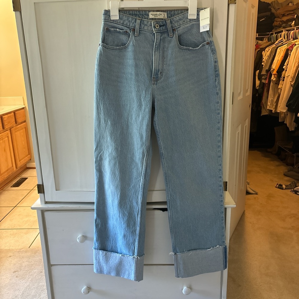 Abercrombie & Fitch 90s relaxed jean- high rise, cuffed.  Curve love. Size 27/4